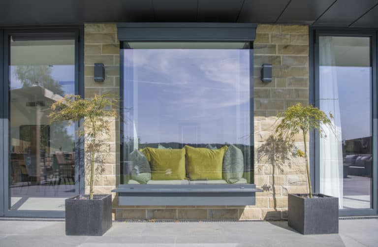 oriel window