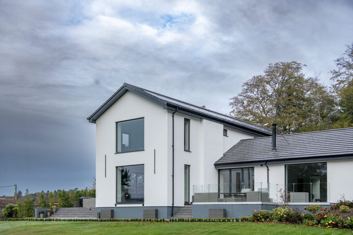 Contemporary garden house featuring large bi-folding doors that open seamlessly to the outdoor space, enhancing natural light and indoor-outdoor living.