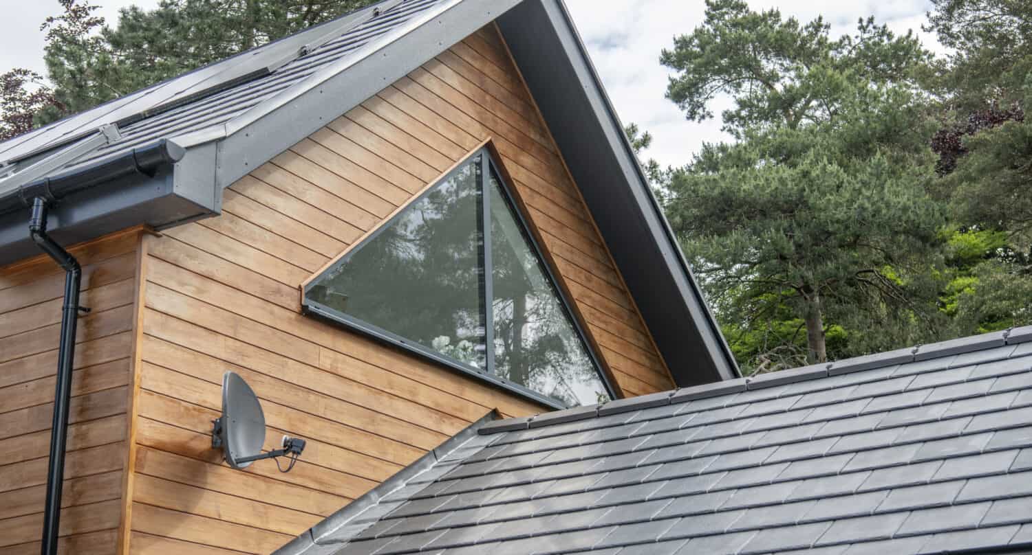 House featuring a back aluminium triangle window