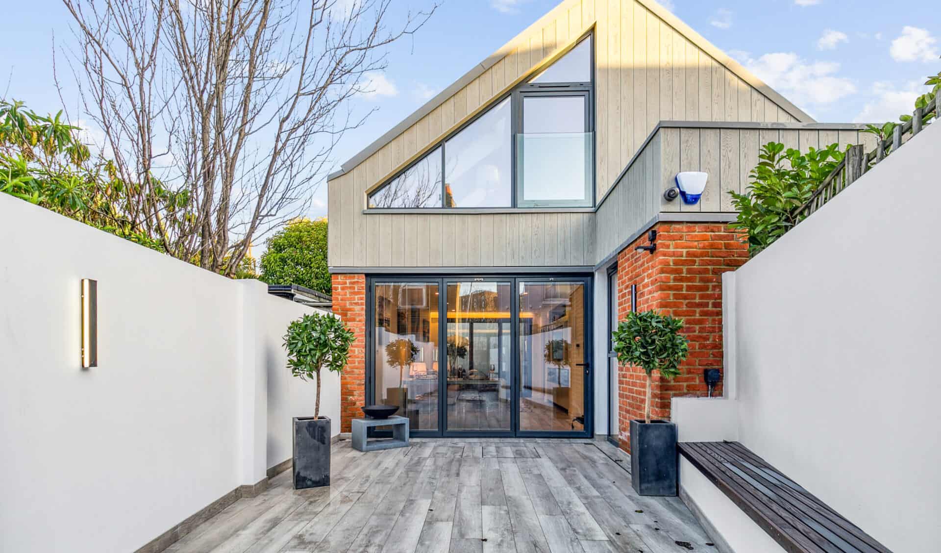 Frameless Views – The Magic of a Glass Balustrade