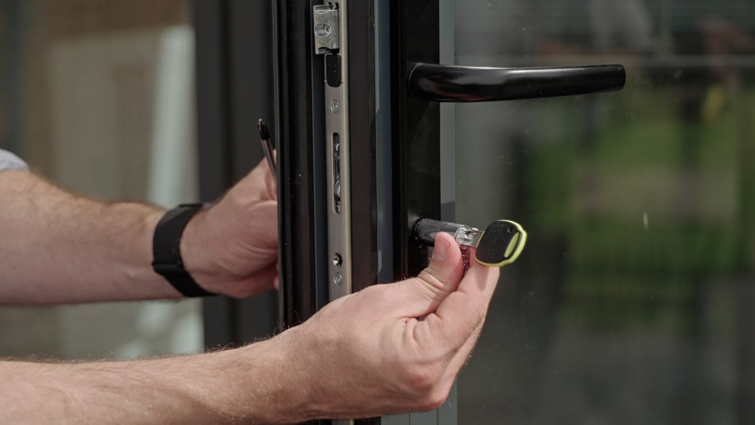 aluminium door security