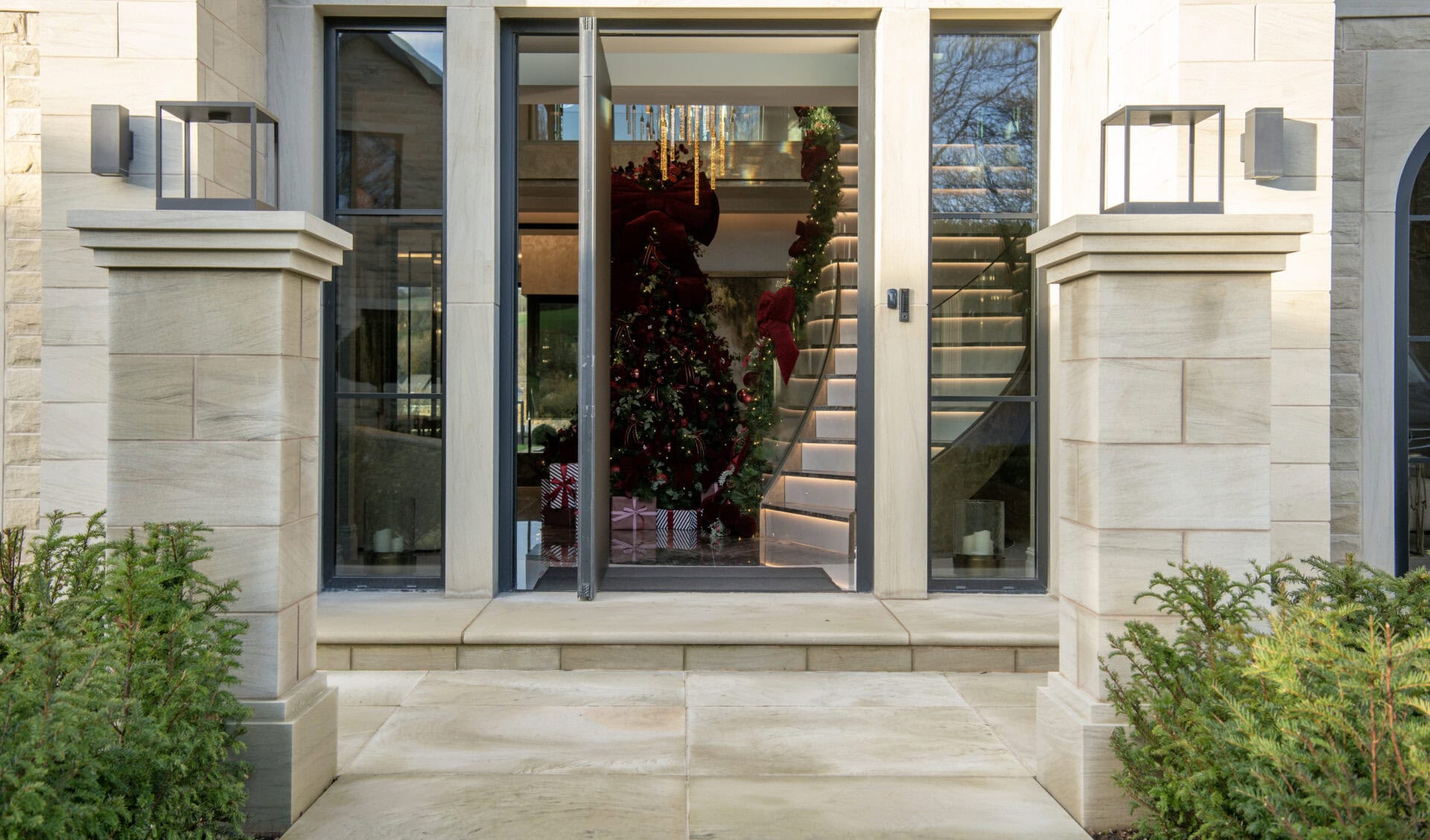 The Ultimate Checklist to Hosting Christmas with Confidence